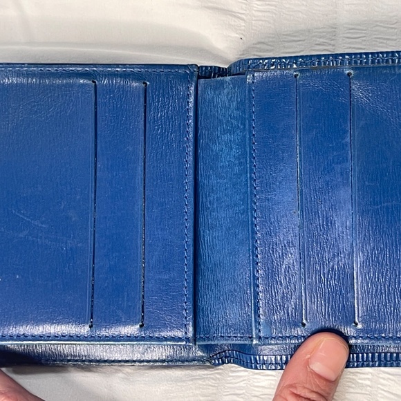 VINTAGE Authentic Epi Blue Luis Vuitton Wallet - Picture 8 of 14
